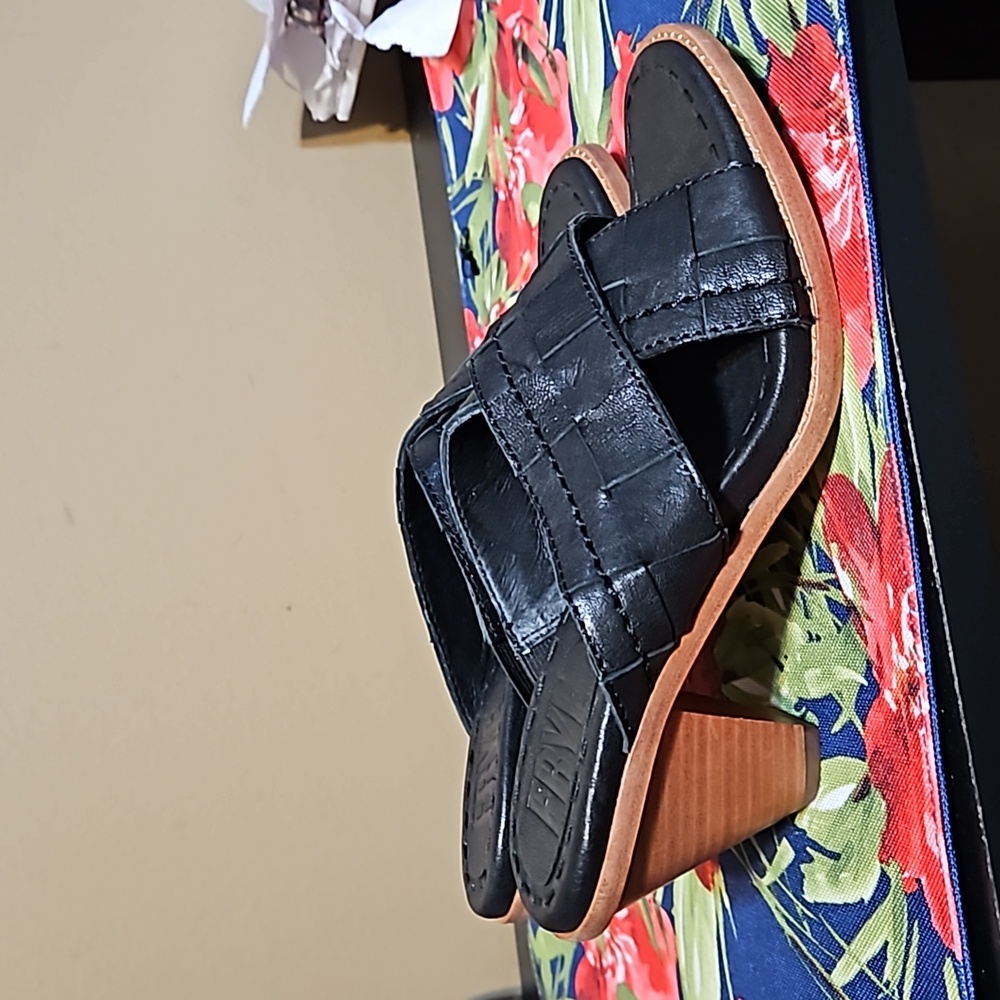 NEW Frye Leather Sandals - Picture 3 of 11